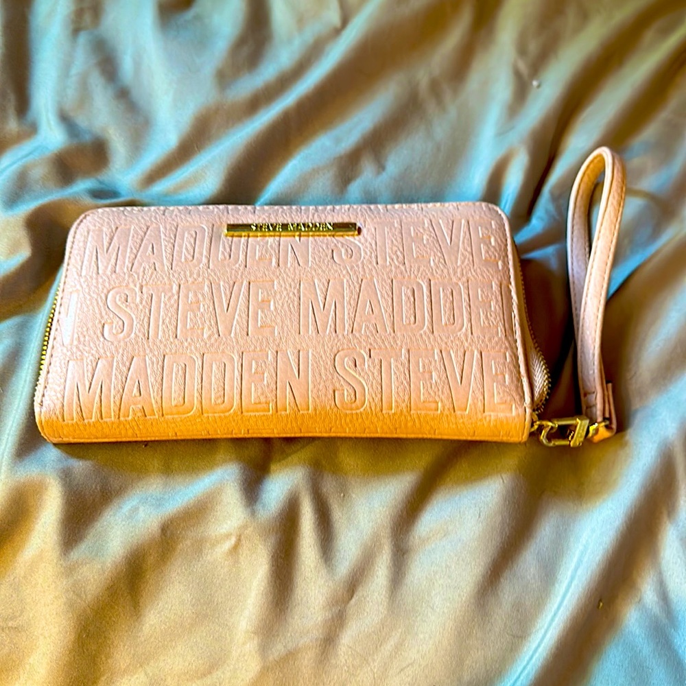 Steve Madden wallet, pink